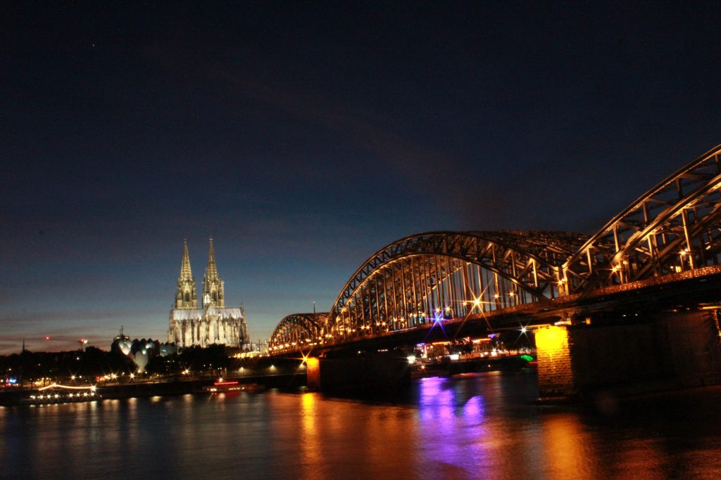 KoelnDOM_and_Hohenzollernbrücke